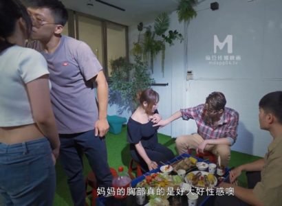 sex hetai Đeo bao làm tình với mẹ bạn gái